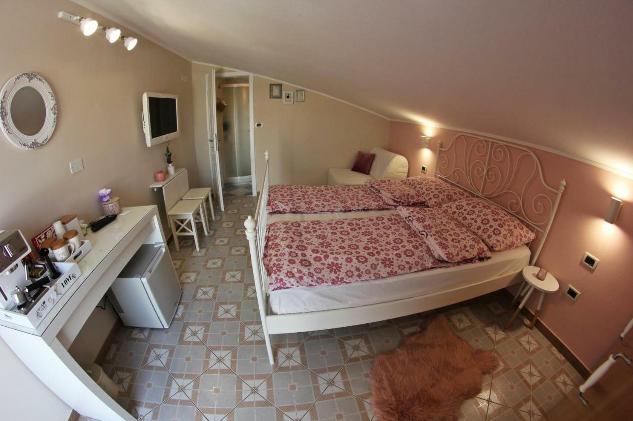 Room And Apartment Doris Lovrečica Eksteriør billede
