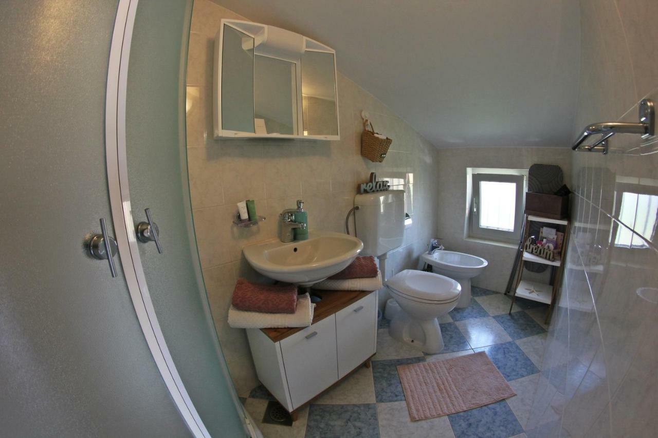 Room And Apartment Doris Lovrečica Eksteriør billede