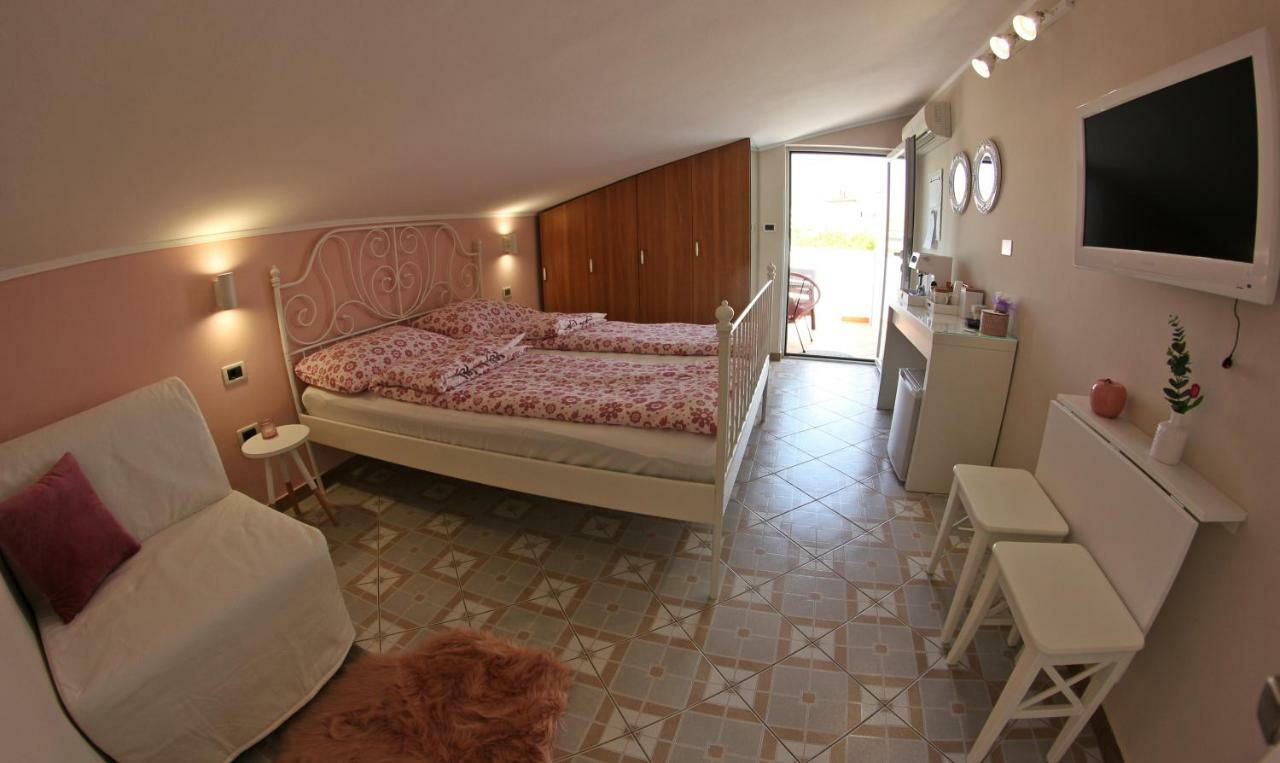 Room And Apartment Doris Lovrečica Eksteriør billede