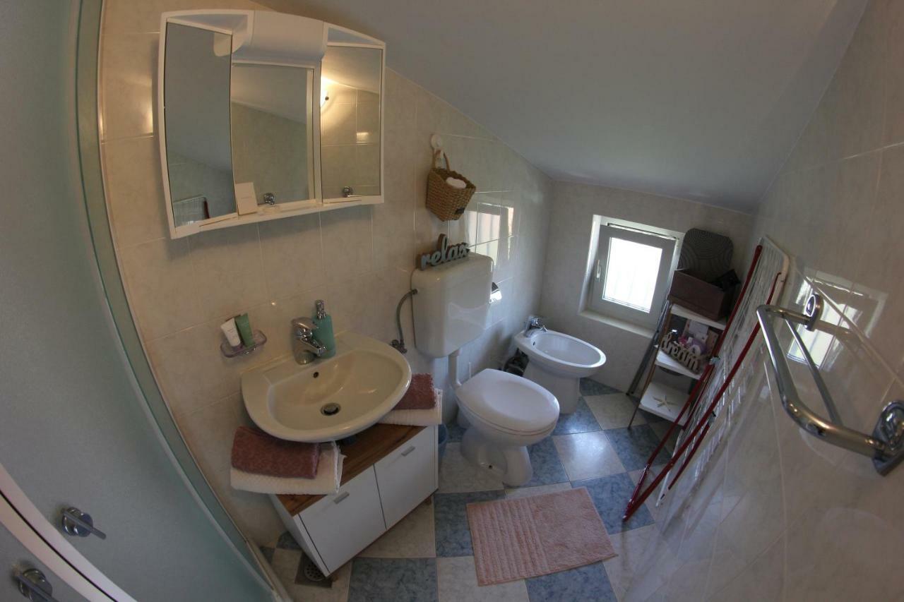 Room And Apartment Doris Lovrečica Eksteriør billede