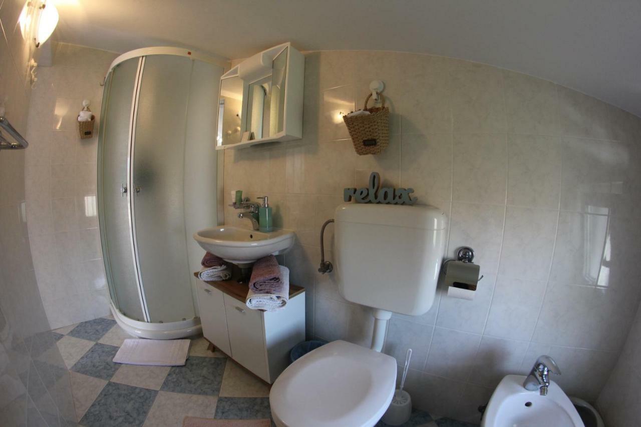 Room And Apartment Doris Lovrečica Eksteriør billede