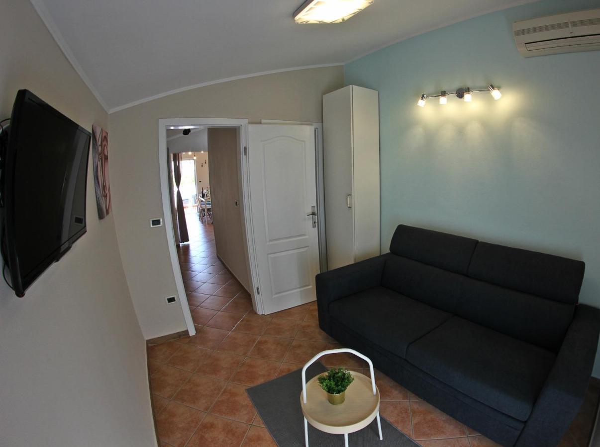 Room And Apartment Doris Lovrečica Eksteriør billede
