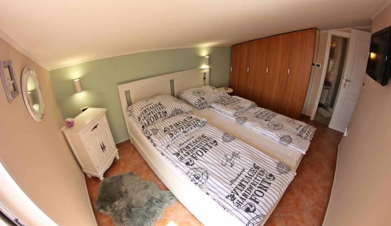 Room And Apartment Doris Lovrečica Eksteriør billede