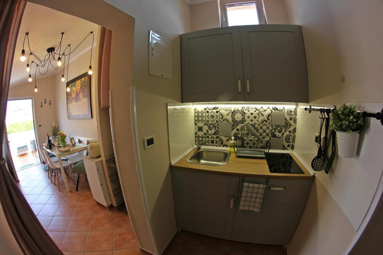 Room And Apartment Doris Lovrečica Eksteriør billede