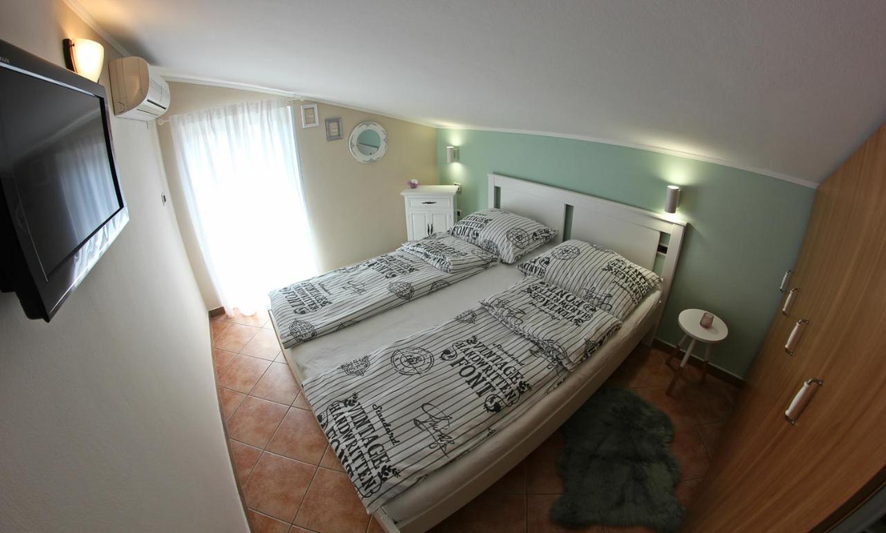 Room And Apartment Doris Lovrečica Eksteriør billede